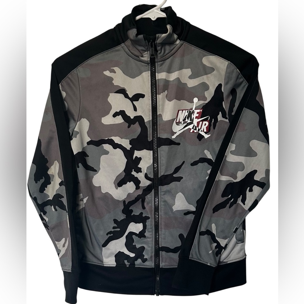 Nike Air Jordan Boys Jacket – Gray Camo –  Medium 10/12